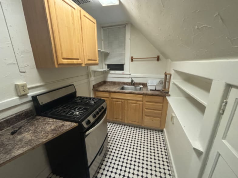 Building Photo - 219 Green St