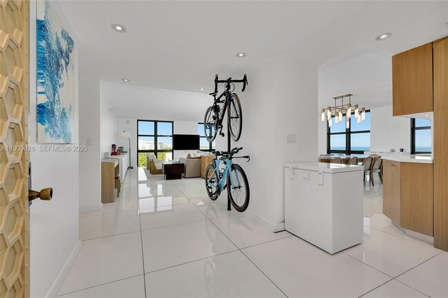 Building Photo - 1111 Crandon Blvd