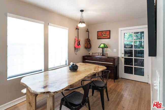 Building Photo - 1518 N Stanley Ave