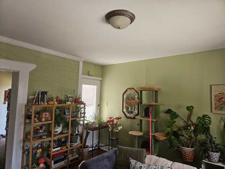 Building Photo - 121 N Lancaster St