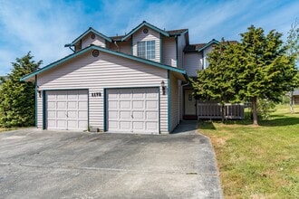 Building Photo - 3 Bedroom Townhome