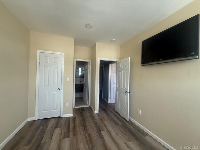 Building Photo - 181 Hale Ave