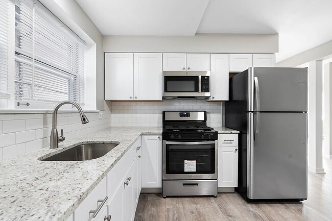 Building Photo - 5358 S Narragansett Ave