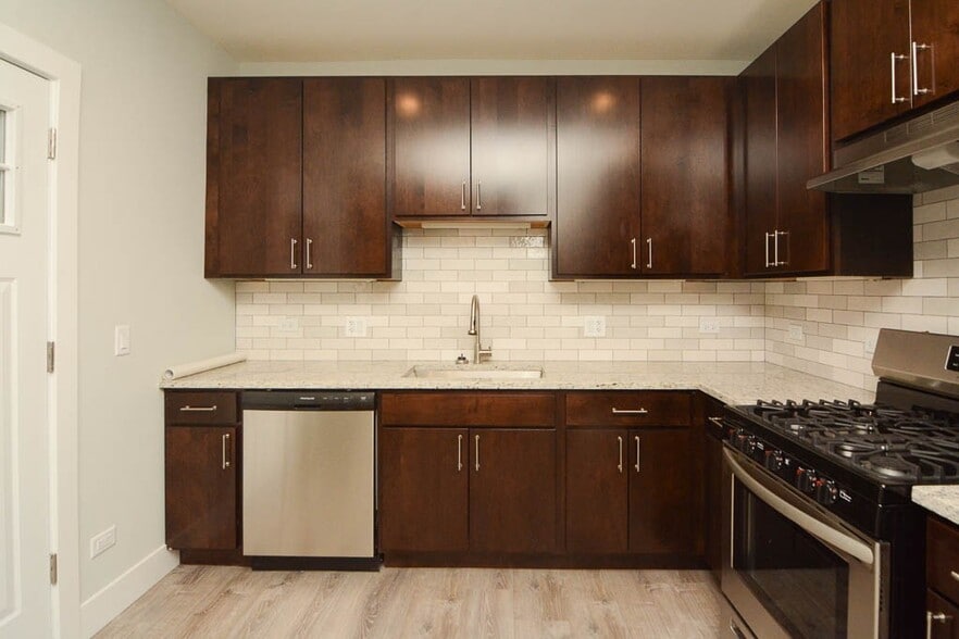 Building Photo - 1152 Maple Ave