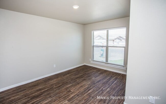 Building Photo - 1916 Langford Ave