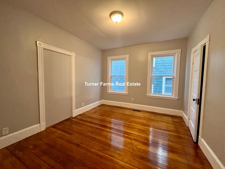 Building Photo - 10 Bucknam St