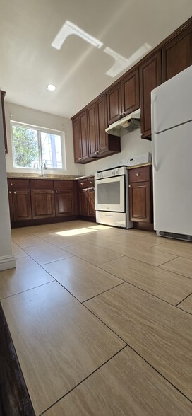 Building Photo - 361 N Hayworth Ave