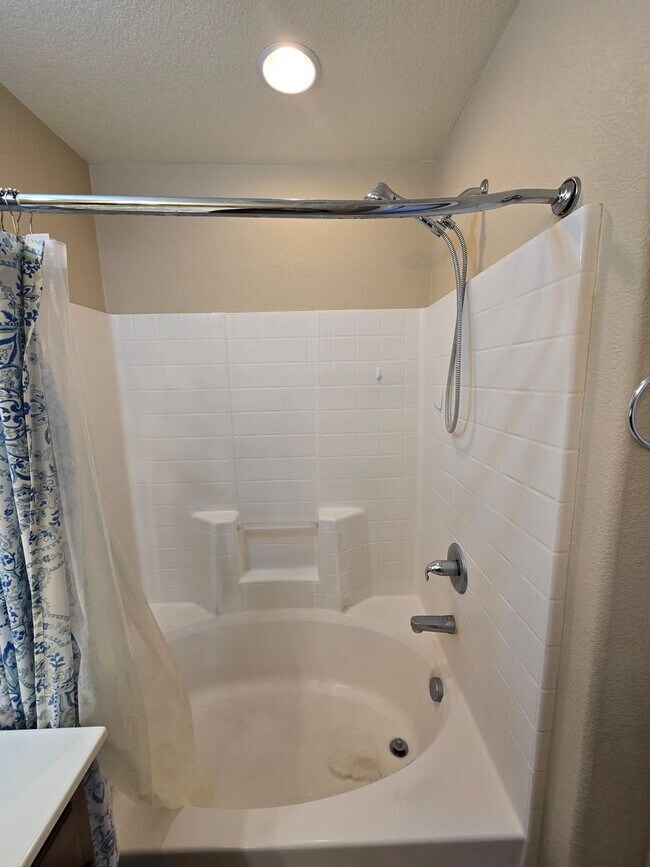 Building Photo - An Amazing 3 Bedroom Home in South East Las Vegas.