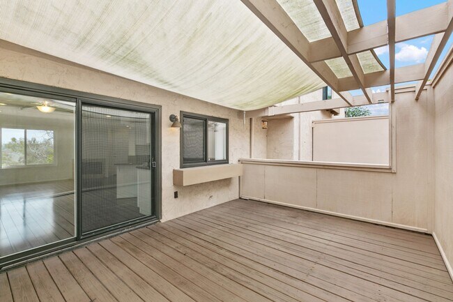 Building Photo - Woodlands South - La Jolla Townhome