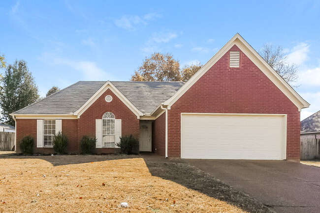 Building Photo - 165 Garden View Dr