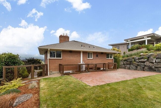 Building Photo - Gorgeous West Seattle Mid-Century Modern w...
