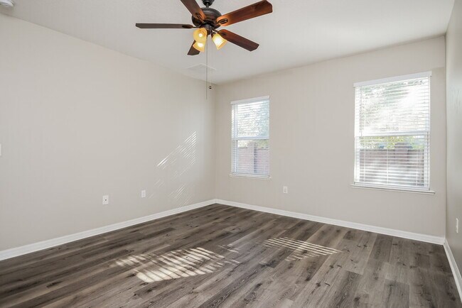 Building Photo - 3725 Ryegrass St