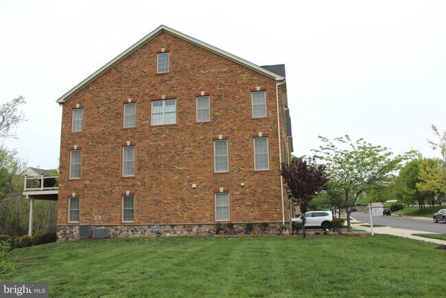 Building Photo - 22611 Windsor Locks Square