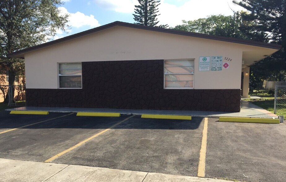 Primary Photo - 5224 NW 16th St