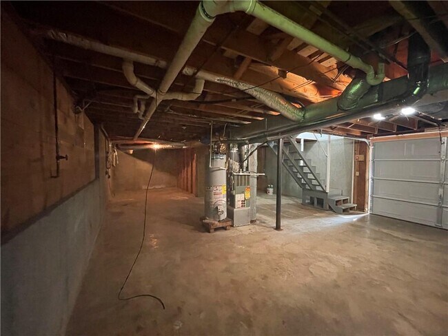 Building Photo - 290 Carmon Dr