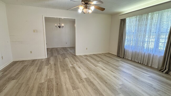 Building Photo - 500 Chickasaw Dr
