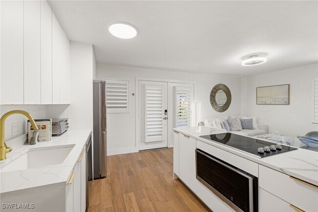 Building Photo - 175 5th Ave S