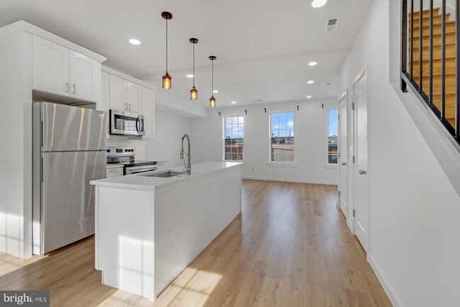 Building Photo - 2045 Trenton Ave