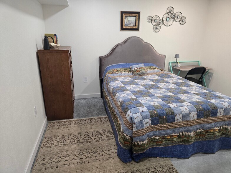 Building Photo - 481 Green Tree Dr