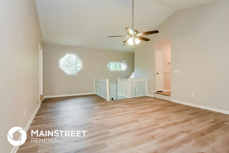 Building Photo - 616 Rivercrest Dr