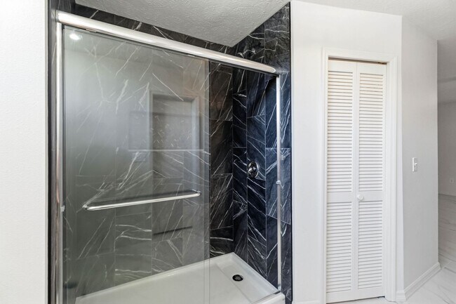 Building Photo - PENDING APPLICATION-Newly Renovated 3-Bedroom Home in Emerald Lake Colony – Move-In Special!