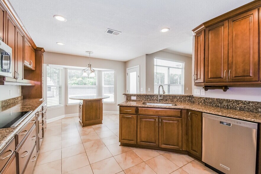 Building Photo - 1821 Weston Cir