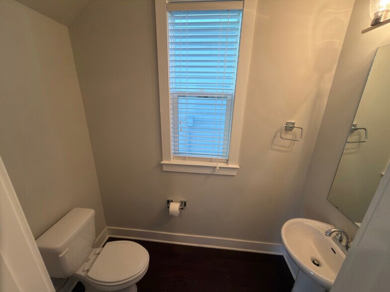 Building Photo - 792 Cottage Park Dr