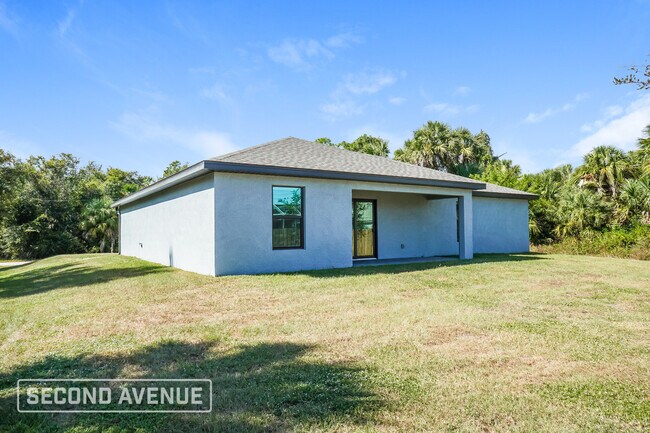 Building Photo - 4066 Chamrade Rd