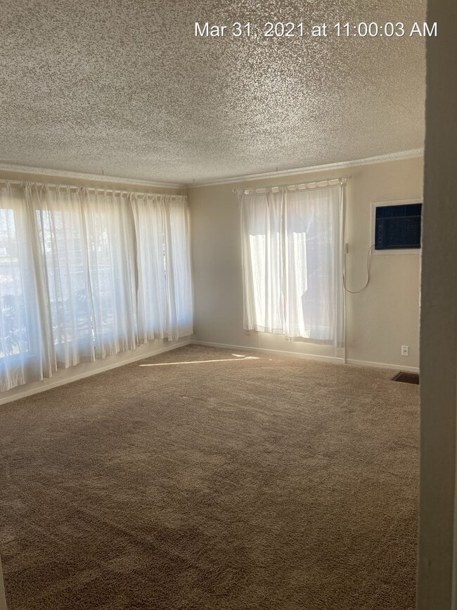 Building Photo - Northtown Area Home