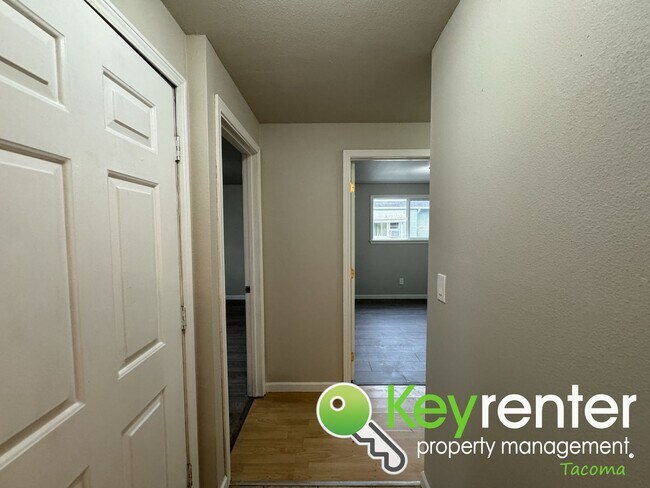 Building Photo - Must-have 3Bed/1Bath Tacoma Home + 50% Off...