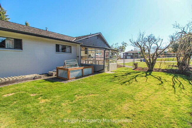 Building Photo - 4418 Colby Ave