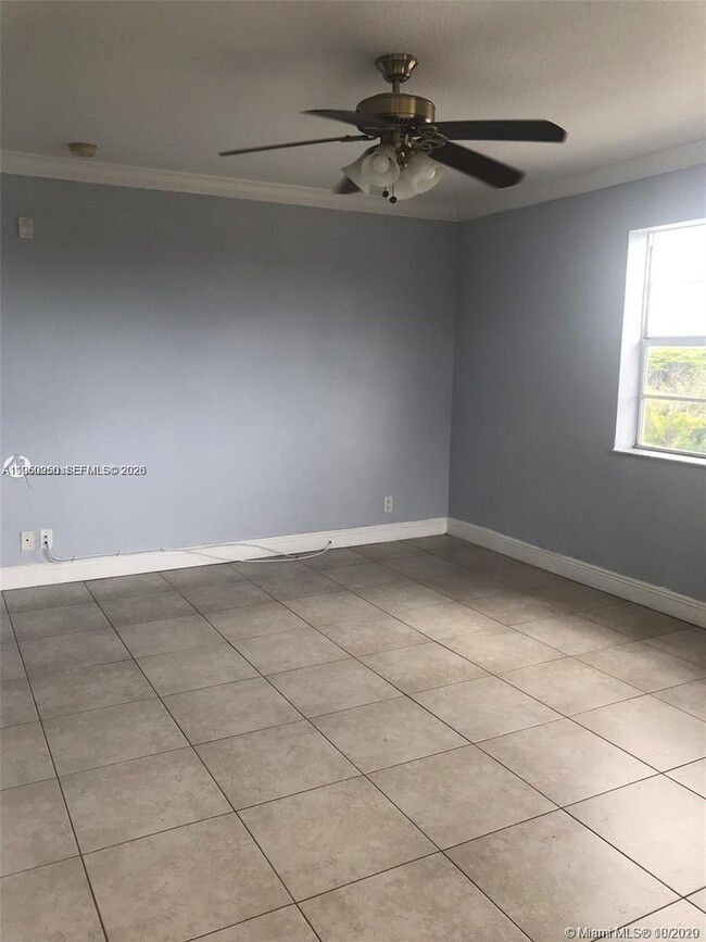 Building Photo - 110 SE 2nd St