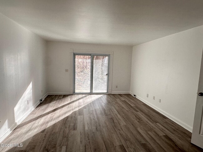 Building Photo - 54 Northern Dr