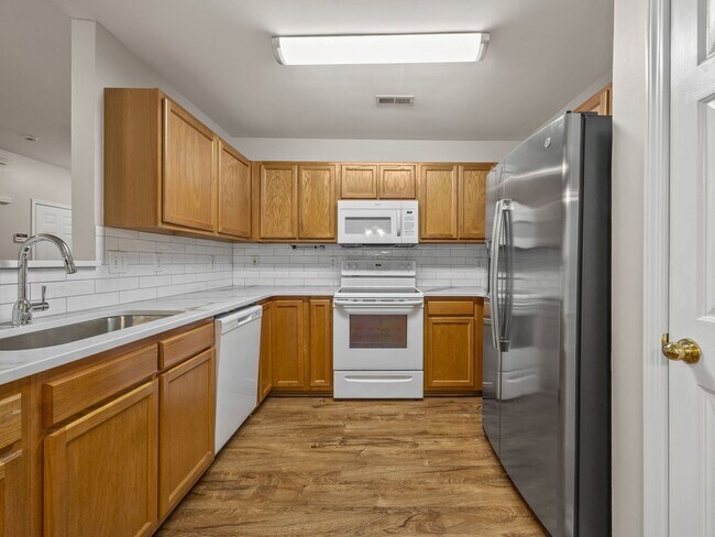 Building Photo - 129 Bathurst Ln