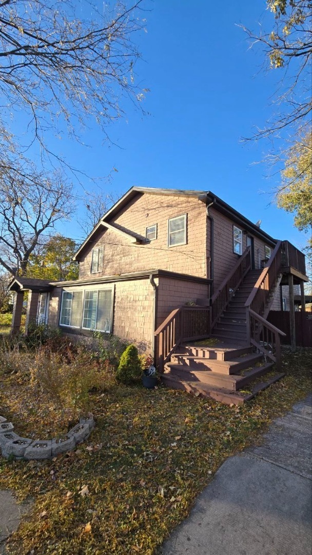 Building Photo - Large 5-Bedroom Home with Backyard Pool, Garage & Fenced Yard