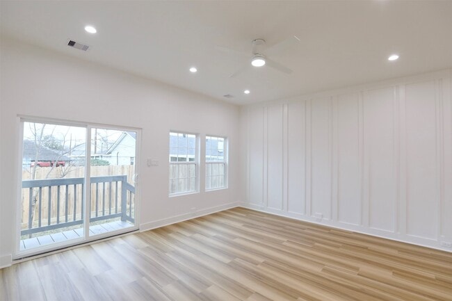 Building Photo - 421 E 41st St