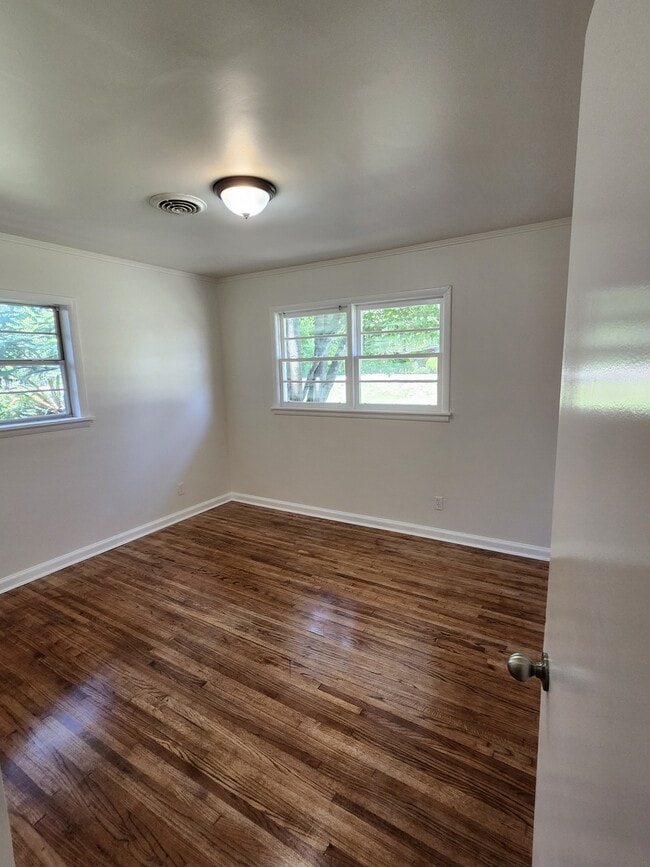 Building Photo - 2142 Tullis Dr