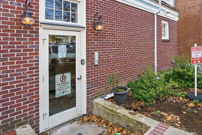 Building Photo - 266 Essex St