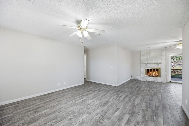 Building Photo - Cute 3 bed 1.5 bath home with a large yard and quite living in the highly desired Bixby Public Sc...