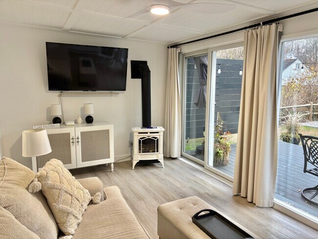 Building Photo - 11 Mohawk Trail