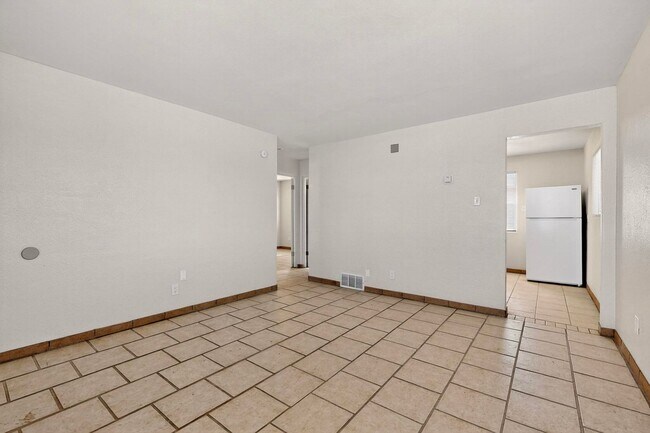 Building Photo - 540 Cardenas Dr SE