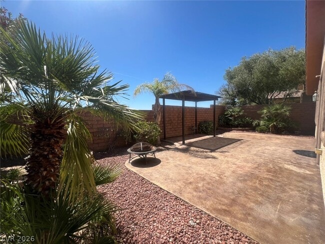 Building Photo - 11027 Village Crest Ln