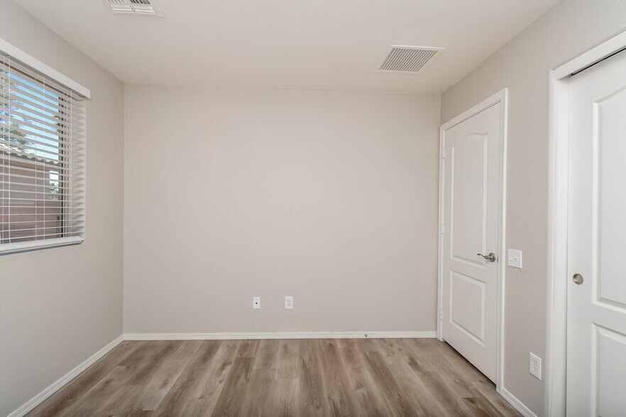 Building Photo - 8949 N Velvet Mesquite Pl
