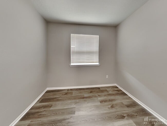 Building Photo - 10406 Overview Dr