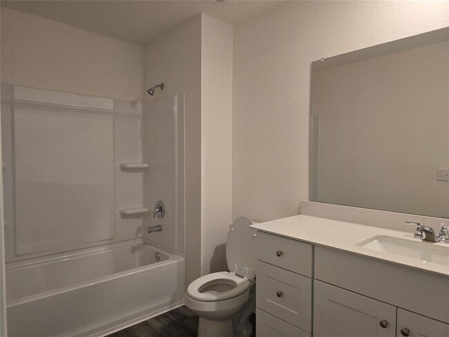 Building Photo - 319 Stonebrook Dr