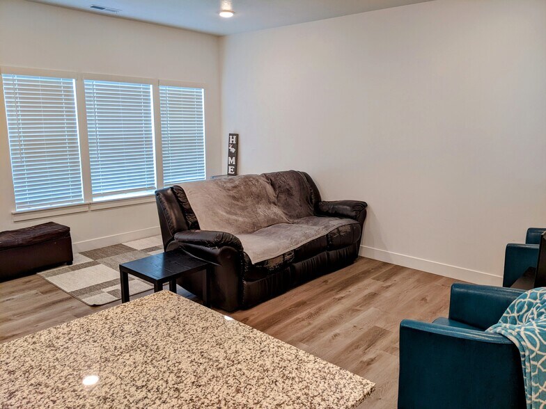 Building Photo - 1185 W 1820 S