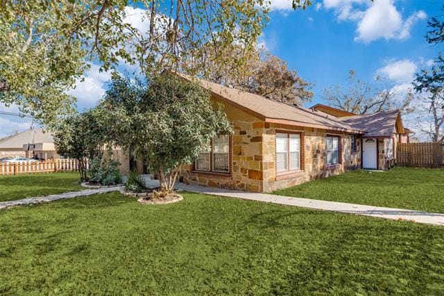 Building Photo - 301 S Weatherford St