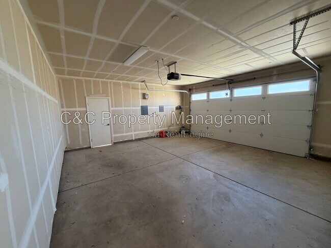 Building Photo - 3335 Las Rosas Ave