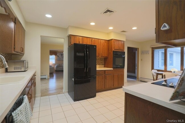 Building Photo - 18 Strathmore Village Dr