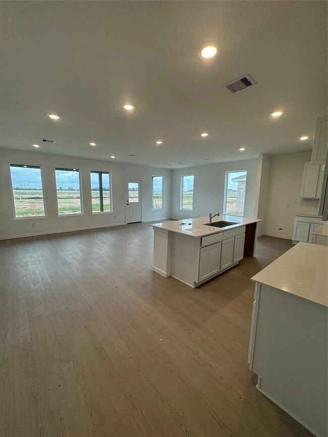 Building Photo - 6814 Yellow Jessamine Ln